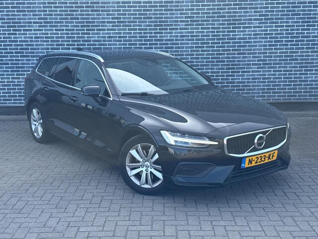 Volvo V60 2.0 B4 Momentum Business | Trekhaak | Achteruitrijcamera | Parkeersensoren | Lederen Bekleding | Stoelverwarming | Cruise Control Adaptief | Navigatie | Apple Carplay | Android Auto