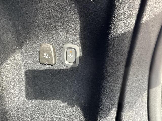 Volvo V60 2.0 B4 Plus Dark Pilot assist|360|trekhaak