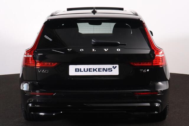 Volvo V60 T6 Recharge AWD Plus Dark - Panorama/schuifdak - IntelliSafe Assist & Surround - 360º Camera - Harman/Kardon audio - Verwarmde voorstoelen, stuur & achterbank - Parkeersensoren voor & achter - Elektr. bedienb. voorstoelen met geheugen - Head up display - Extra getint glas - 19' LMV