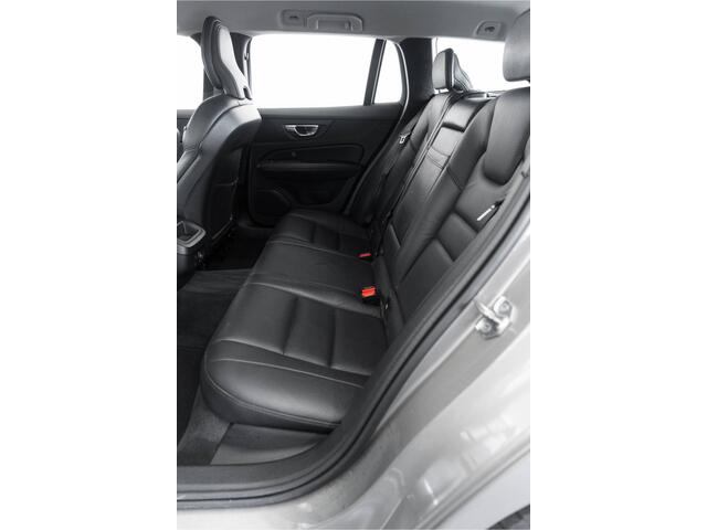 Volvo V60 2.0 T4 Momentum Pro|Trekhaak|Leder|BTW