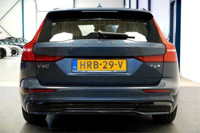 Volvo V60 2.0 T6 AWD 293kW/399pk Aut8 Plug-in hybrid Plus Dark HARMAN/KARDON + EL.TREKHAAK + 360 CAMERA + ADAPT.CRUISE + STOEL-&STUURVERWARMING + BLIS + LANE ASSIST + SPORTSTOELEN + PD-GLASS + EL.STOELEN MET MEMORY + BLACKLINE + PARKSENSOREN V&A + 18" LM-VELGEN!