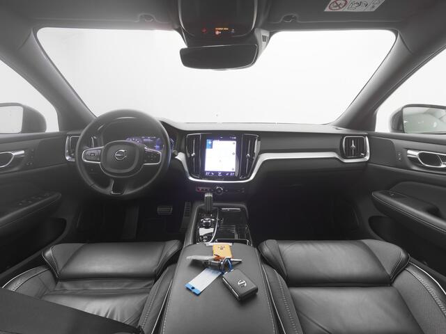 Volvo V60 2.0 T6 Recharge AWD R-Design | CAMERA | KEYLESS | STOELVERWARMING