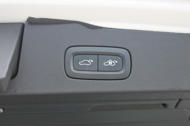 Volvo V60 T6 340pk automaat Recharge AWD R-Design Panoramich schuif kanteldak / Semi elektrisch wegklapbare trekhaak / Adaptieve cruise control