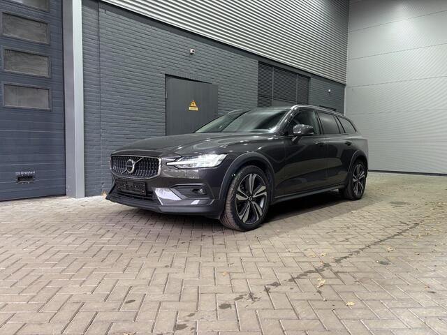 Volvo V60 CROSS COUNTRY B5 AWD Plus Bright | Panoramadak | 360° Camera | ACC | harman/kardon | BLIS | 19 Inch