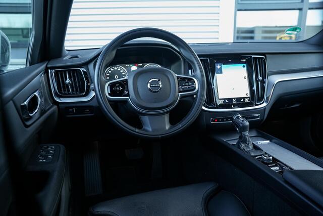 Volvo V60 CROSS COUNTRY 2.0 T5 AWD Pro Panodak Memory Harman Kardon Leer Trekhaak ACC HUD