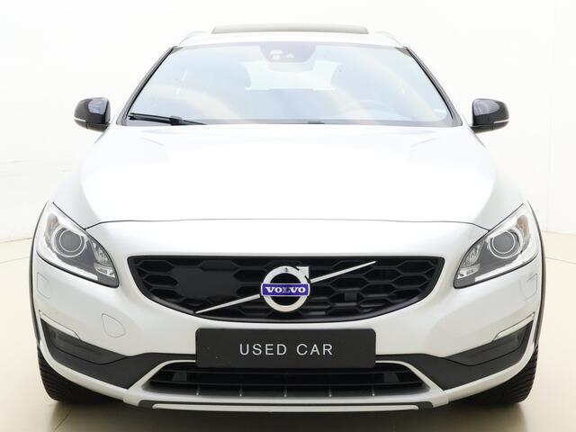 Volvo V60 CROSS COUNTRY T5 245pk Automaat Polar+ / 19'' Bor / Schuif-/kanteldak / El. Stpelen / Dubbel glas / Afn. Trekhaak / Kinderzitjes / H&K Audio / Keyless / Stoel + stuurw. verwarming / PDC + CAM / ACC / BLIS /