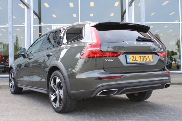 Volvo V60 CROSS COUNTRY D4 Automaat AWD Intro Edition | Trekhaak | Blis| Schuif/kanteldak | 360 Camera | Head-Up