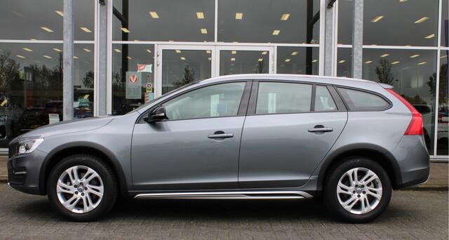 Volvo V60 CROSS COUNTRY D4 Nordic+ | Org. NL | Afn. Trekhaak | Verw. Voorstoelen | Verw. Voorruit | Standkachel