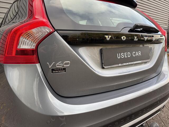 Volvo V60 CROSS COUNTRY 2.0 D3 Momentum / bi-xenon koplampen / Trekhaak / Verwarmbare voorruit /