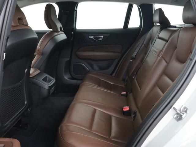 Volvo V60 CROSS COUNTRY 2.0 T5 AWD Pro | Stoelventilatie | Massage | Massage | Trekhaak | Adaptive cruise | Nappaleder | Camera | Carplay | Harman/Kardon | Stoelverwarming | Navigatie | Memory | Full LED