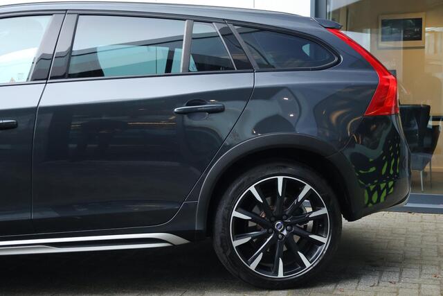 Volvo V60 CROSS COUNTRY 2.0 D3 Polar+ / Camera / Schuifdak