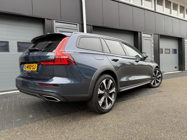 Volvo V60 CROSS COUNTRY 2.0 B5 AWD Pro