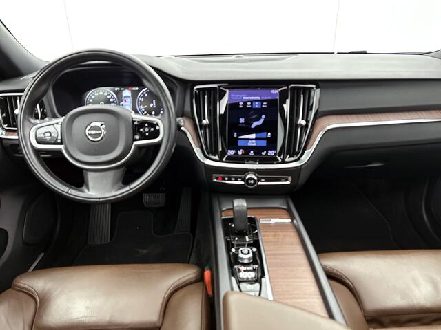 Volvo V60 CROSS COUNTRY 2.0 B5 AWD Ultimate | Dealeronderhouden | Panoramadak |