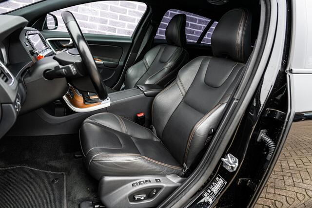 Volvo V60 CROSS COUNTRY 2.0 T5 Polar+ | Luxury Line | Schuif/-kanteldak | Camera | Memory | Standkachel | Stuurverwarming | Stoelverwarming | On Call | CarPlay | Black Pack |