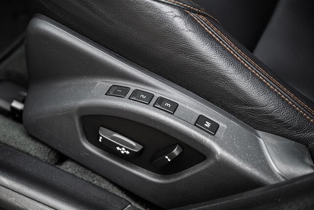 Volvo V60 CROSS COUNTRY 2.0 T5 Polar+ | Luxury Line | Schuif/-kanteldak | Camera | Memory | Standkachel | Stuurverwarming | Stoelverwarming | On Call | CarPlay | Black Pack |