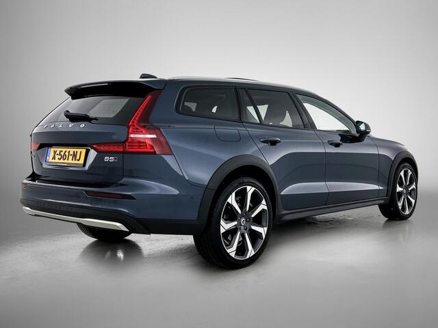 Volvo V60 CROSS COUNTRY 2.0 B5 AWD Ultimate | Leder | Panorama dak |