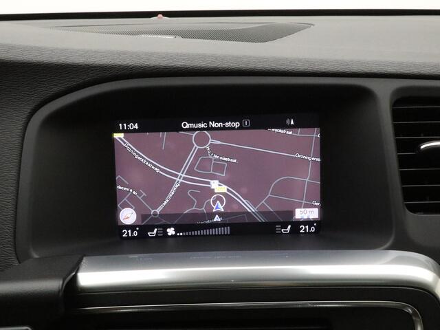 Volvo V60 CROSS COUNTRY T5 245pk Automaat Polar+ / 19'' Bor / Schuif-/kanteldak / El. Stoelen / Dubbel glas / Afn. Trekhaak / Kinderzitjes / H&K Audio / Keyless / Stoel + stuurw. verwarming / PDC + CAM / ACC / BLIS /