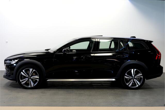 Volvo V60 CROSS COUNTRY 2.0 B5 AWD 185kW/250pk Aut8 Ultimate BOWERS&WILKINS + PANORAMADAK + ADAPT.CRUISE + HEAD-UP + STOELMASSAGE + EL.TREKHAAK + STOELVERWARMING&-KOELING + 360 CAMERA + BLIS + KEYLESS ENTRY&GO + LANE ASSIST + PARKSENSOREN V&A + 19" LM-VELGEN!!