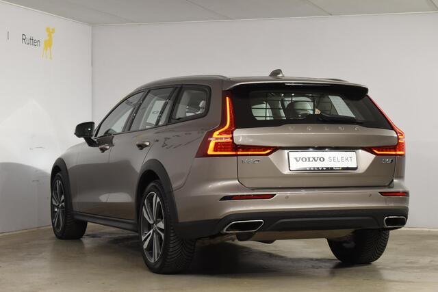 Volvo V60 CROSS COUNTRY B5 250PK Automaat AWD Pro / Adaptive Cruise Control / Bowers & Wilkins / 360 Graden Camera / Elektrisch glazen schuif-kanteldak / Head-up Display / Nappa leer met stoelventilatie / Massagefunctie voorstoelen / Elektrisch verstelbare stoelen met geheugen /