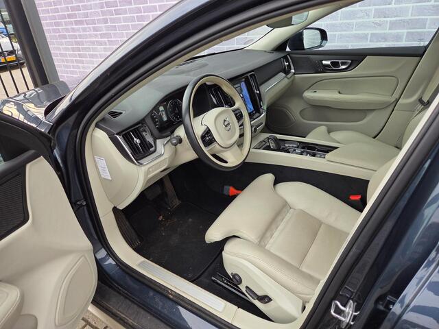 Volvo V60 CROSS COUNTRY 2.0 T5 AWD Pro | Trekhaak | Panoramadak | Head-up Display | Harman Kardon Audio | Parkeerverwarming | 360 Graden Camera | Parkeersensoren | Stoelverwarming voor en achter | Elektrisch Verstelbare Voorstoelen | Cruise Control Adaptief | BLIS