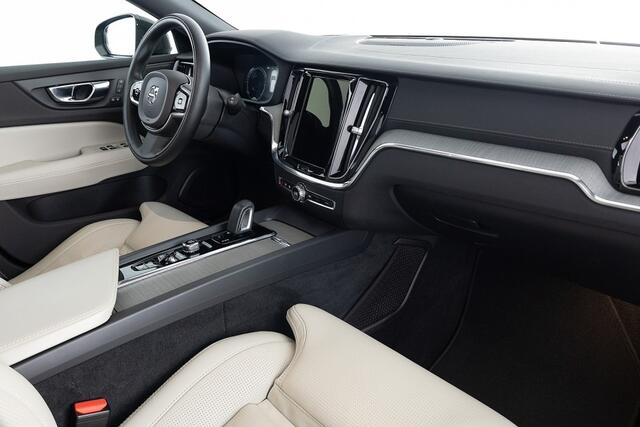 Volvo V60 CROSS COUNTRY 2.0 B5 AWD Ultimate | PANORAMADAK | LEDER .