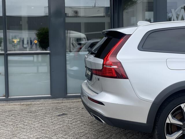 Volvo V60 CROSS COUNTRY 2.0 B5 AWD Pro Pano | HUD | Stoelverw v+a | Trekhaak | Harman/Kardon