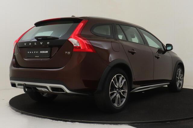 Volvo V60 CROSS COUNTRY T5 POLAR+ LUXURY -PANO.DAK|POWER-SEATS|ADAP.XENON|CAMERA|STANDKACHEL|PDC|KINDERZITJES|SENSUS-CONNECT|STOEL/STUURVERW.|TREKHAAK|18"