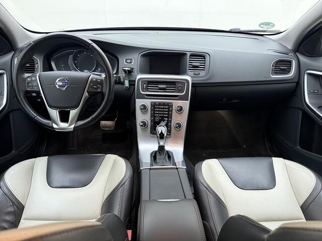 Volvo V60 CROSS COUNTRY D3 Polar+ | Sport stoelen | Trekhaak | Dealer onderhouden