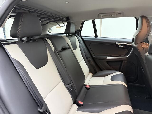 Volvo V60 CROSS COUNTRY D3 Polar+ | Sport stoelen | Trekhaak | Dealer onderhouden
