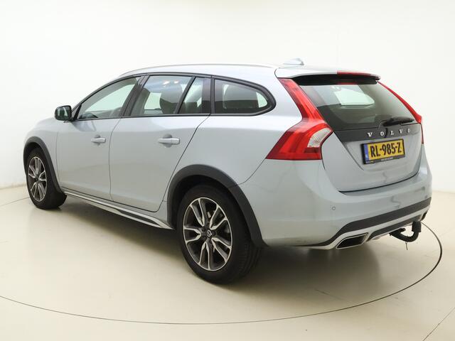 Volvo V60 CROSS COUNTRY D3 Polar+ | Sport stoelen | Trekhaak | Dealer onderhouden