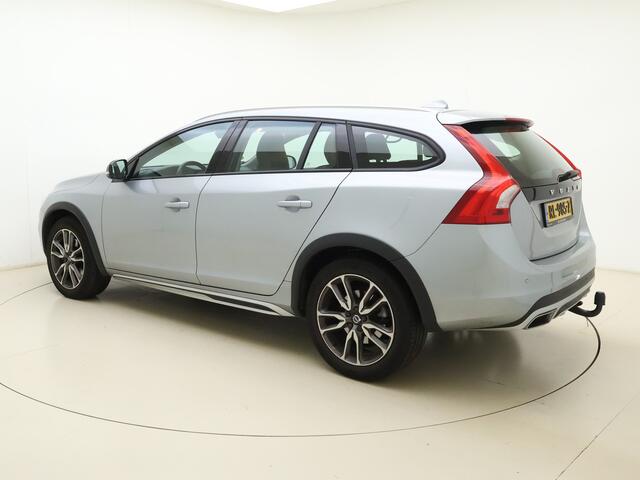 Volvo V60 CROSS COUNTRY D3 Polar+ | Sport stoelen | Trekhaak | Dealer onderhouden