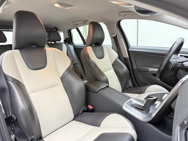 Volvo V60 CROSS COUNTRY D3 Polar+ | Sport stoelen | Trekhaak | Dealer onderhouden