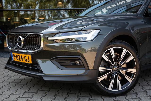Volvo V60 CROSS COUNTRY 2.0 B5 AWD Pro , Trekhaak, Stoel/stuurverwarming, Elektrisch verstelbare stoelen met geheugen,