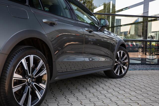 Volvo V60 CROSS COUNTRY 2.0 B5 AWD Pro , Trekhaak, Stoel/stuurverwarming, Elektrisch verstelbare stoelen met geheugen,