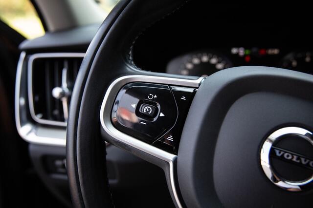 Volvo V60 CROSS COUNTRY 2.0 B5 AWD Pro , Trekhaak, Stoel/stuurverwarming, Elektrisch verstelbare stoelen met geheugen,