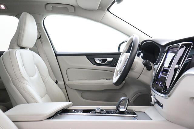 Volvo V60 CROSS COUNTRY B5 (M-HYBRID) AWD PRO -PANO.DAK|HARMAN/KARDON|GEVENT.LEDER|HEAD-UP DISP.|CAMERA|LEDERLOOK|PRIVACY.GLAS|TREKHAAK|STYLING|19"