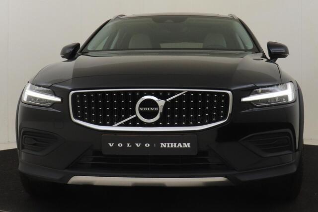 Volvo V60 CROSS COUNTRY B5 (M-HYBRID) AWD PRO -PANO.DAK|HARMAN/KARDON|GEVENT.LEDER|HEAD-UP DISP.|CAMERA|LEDERLOOK|PRIVACY.GLAS|TREKHAAK|STYLING|19"