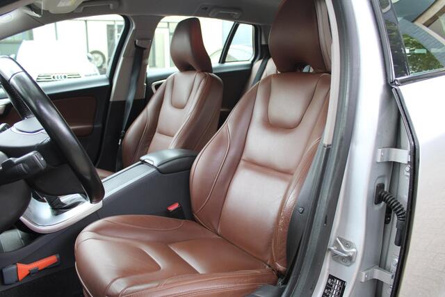 Volvo V60 CROSS COUNTRY 2.0 D3 Polar+ | Xenon | Leder
