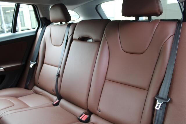Volvo V60 CROSS COUNTRY 2.0 D3 Polar+ | Xenon | Leder
