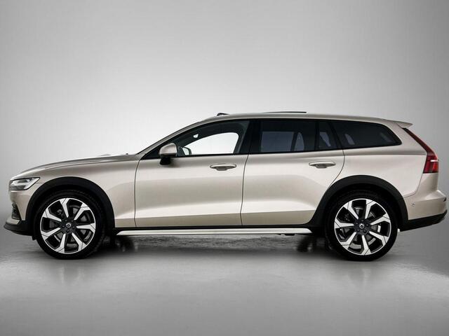 Volvo V60 CROSS COUNTRY 2.0 B5 AWD Ultimate | B&W Audio | Panorama dak | Leder |