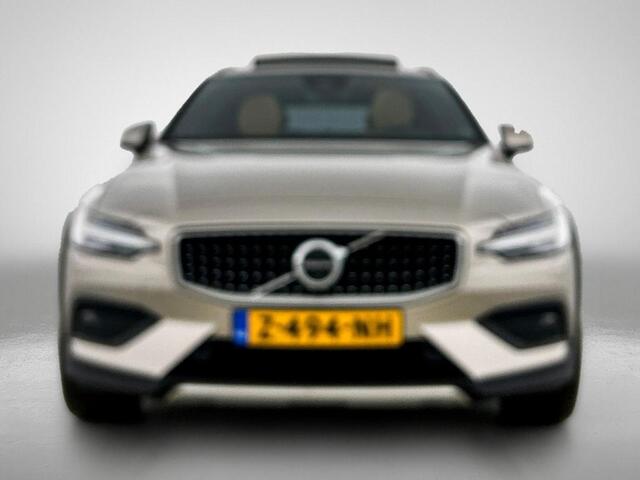 Volvo V60 CROSS COUNTRY 2.0 B5 AWD Ultimate | B&W Audio | Panorama dak | Leder |