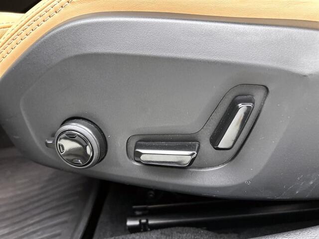 Volvo V60 CROSS COUNTRY 2.0 B5 AWD Ultimate | B&W Audio | Panorama dak | Leder |