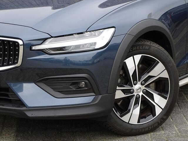 Volvo V60 CROSS COUNTRY 2.0 B5 AWD Pro | leder | 250pk |