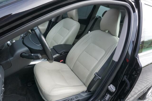 Volvo V70 2.0 D3 Polar+ Automaat | Schuif -/ Kanteldak | Leder | ACC | Trekhaak | Origineel NL |