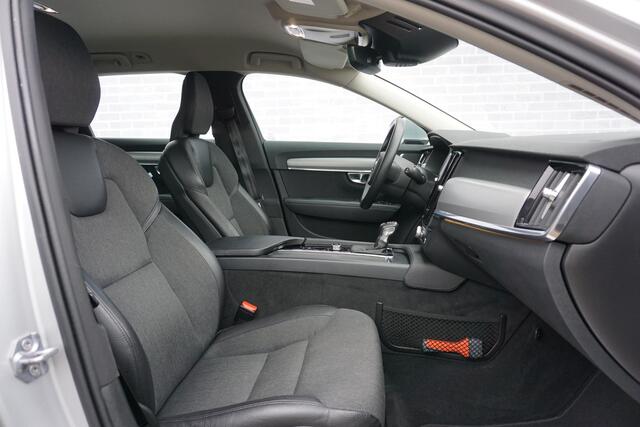 Volvo V90 2.0 T5 Momentum | Keyless | Standkachel | Stuur + Stoelverwarming | Adaptieve Cruise controle |