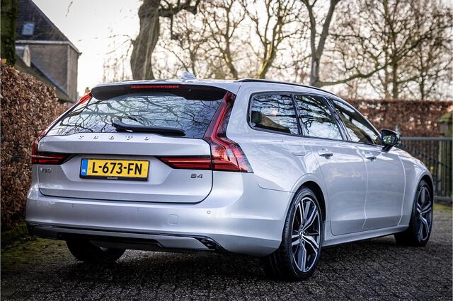 Volvo V90 B4 Ultimate Dark Panorama HUD Harman Kardon