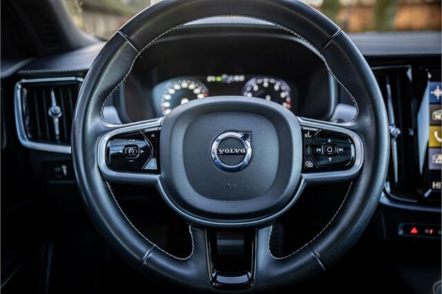 Volvo V90 B4 Ultimate Dark Panorama HUD Harman Kardon