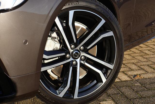 Volvo V90 T6 Plug-in hybrid AWD Ultimate Dark | Luchtvering