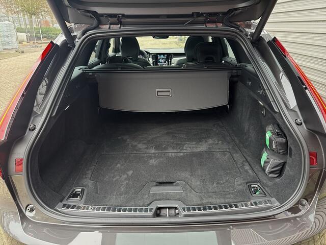 Volvo V90 T6 350 PK Plug-in hybrid AWD Ultimate Dark / Luchtvering / 20" / Black Sheep pakket / 360 camera /