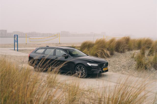Volvo V90 T6 Aut. Recharge AWD Ultimate Dark | Panoramadak | Bowers & Wilkins | Luchtvering | 360º camera